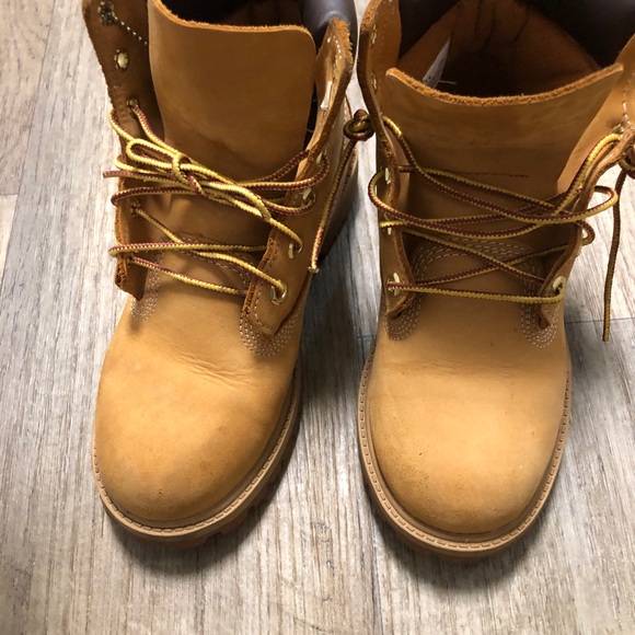 Kids size 4 Wheat Timberland boots - Picture 1 of 3